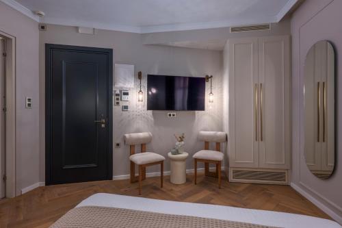 En eller flere senge i et værelse på Mountain Pine Luxury Suites