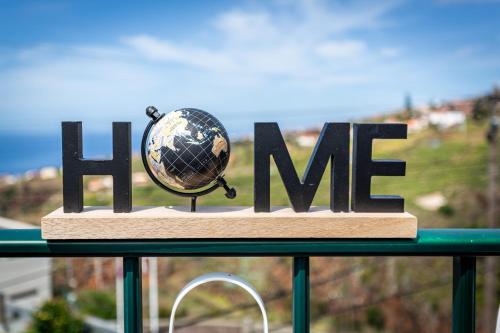 a sign with the word me and a globe at Estrela House I Calheta Madeira in Calheta