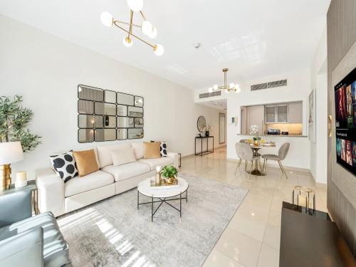 Kensington - 1BR Fountain-view Flat Downtown