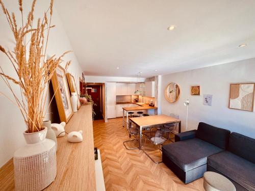 Alfa Deluxe con parking y WiFi by SURYNIEVE