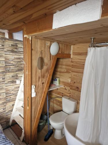 Paris Oasis في اُنتوني: حمام مع مرحاض وحوض استحمام