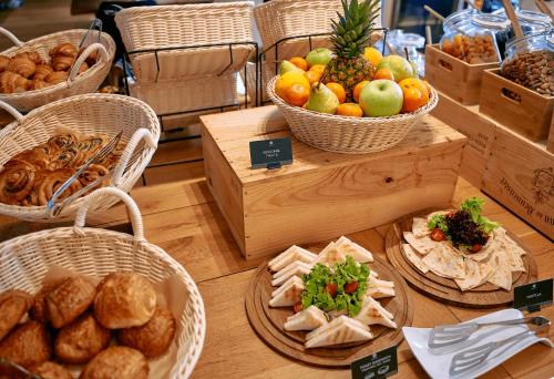 Jídlo v hotelu nebo okolí