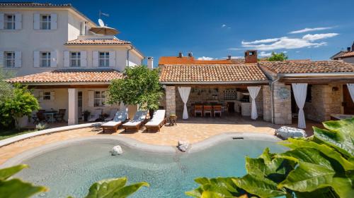 Family villa Elizabeta with pool in Umag