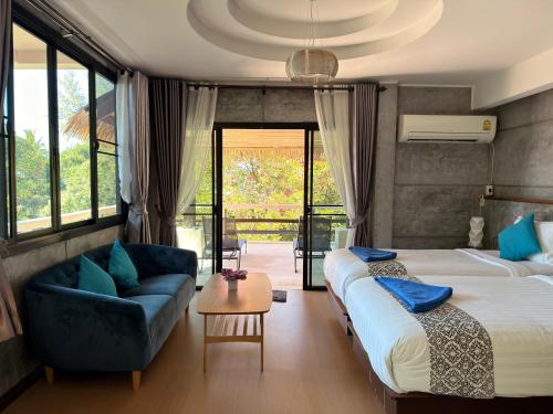 En eller flere senge i et værelse på In Touch Resort