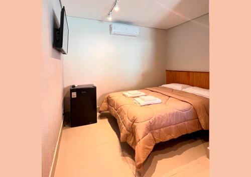 Giường trong phòng chung tại Maresias Suítes