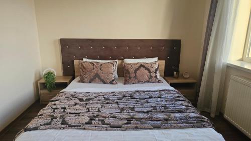 En eller flere senge i et værelse på Beautiful Mountain View Apartment