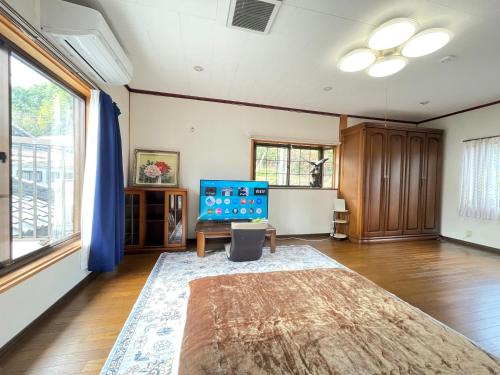 En eller flere senge i et værelse på CORNELL private guesthouse BBQ & Garden