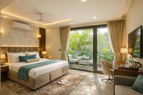 Postel nebo postele na pokoji v ubytování Airport Hotel Paragon Suites Delhi Airport
