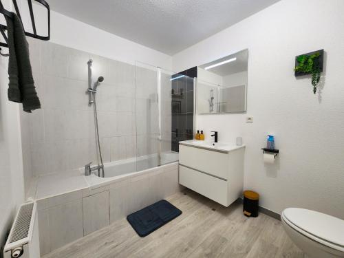 a bathroom with a tub and a sink and a toilet at Le Silvestre in Bouliac