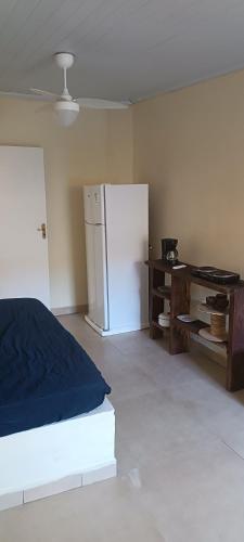 a room with a bed and a refrigerator in it at Casa da Aninha na Prainha - Valor para 4 pessoas in Paraty