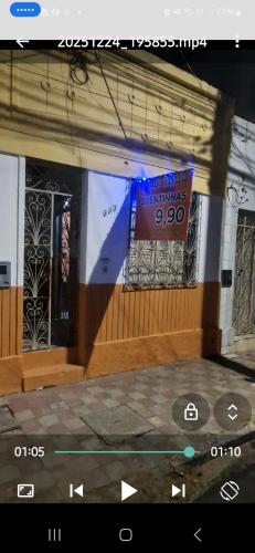 een bord aan de zijkant van een gebouw bij Pousada Rio do Mar in Aracaju