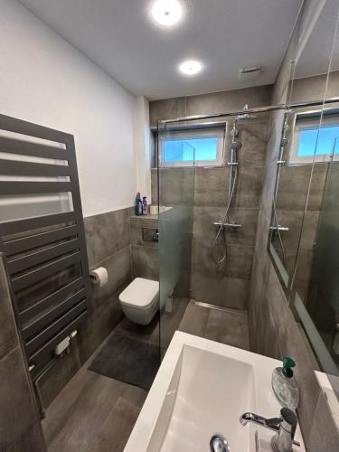 Phòng tắm tại Top Apartment Rödermark 2SZ