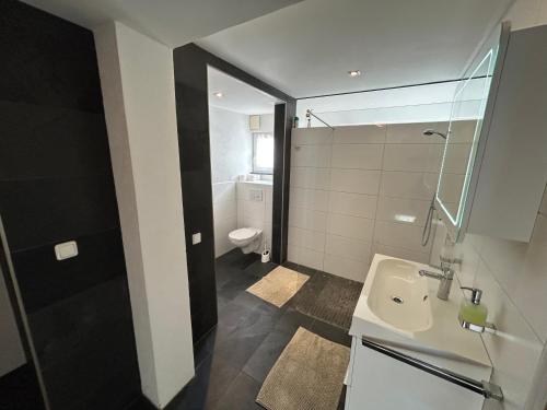 Billede fra billedgalleriet på Exclusiv Apartment Rödermark 3 Schlafzimmer i Rödermark