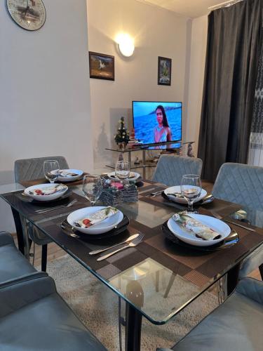 Et tv og/eller underholdning på Alenik Private Apartment The Stream Resort Hotel