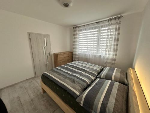 Giường trong phòng chung tại 13th Floor SkyView Apartment High Tatras