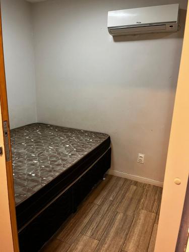 a small room with a bed and a air conditioner at Gravatá WinterVille Flat 913 in Gravatá