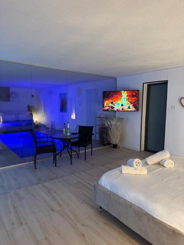 En eller flere senge i et værelse på לקשורי סוויט - Luxury suite