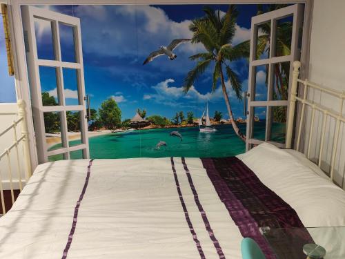 Postel nebo postele na pokoji v ubytování Lower ground floor Studio in Stockport