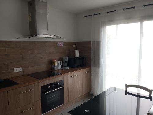 Køkken eller tekøkken på charmant T2 la soie avec place de parking