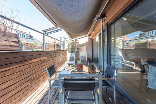 Apartment Barcelona Rentals - 3 bedroom penthouse with large terrace