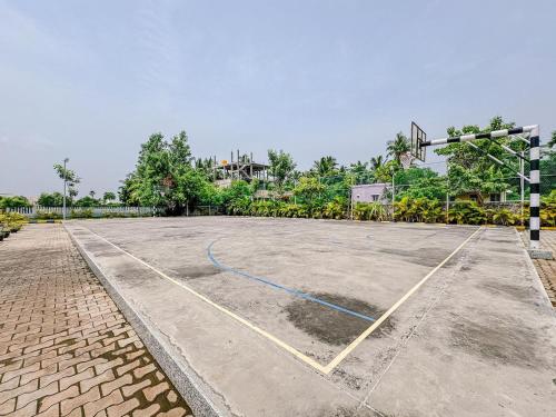 Afbeelding uit fotogalerij van Silver Sand resorts With Swimming Pool in Chennai