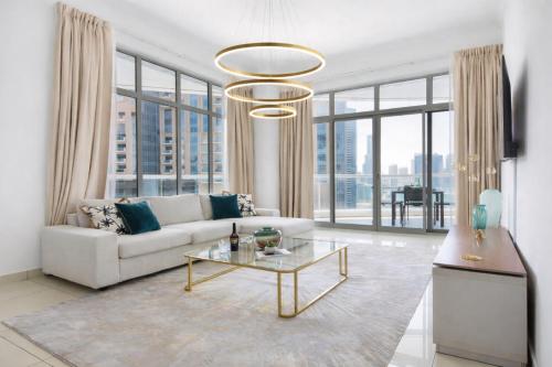 Luxury Marina Views Near Mall & Beach, with Gym, Swimming Pool & Car Park
