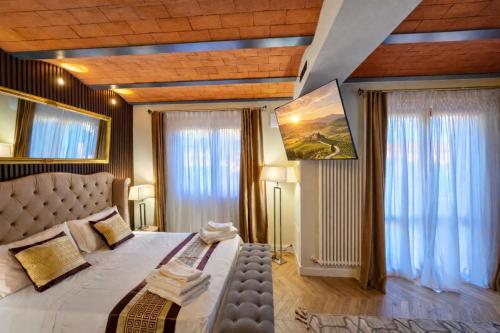 En eller flere senge i et værelse på Ermes Suite Collection