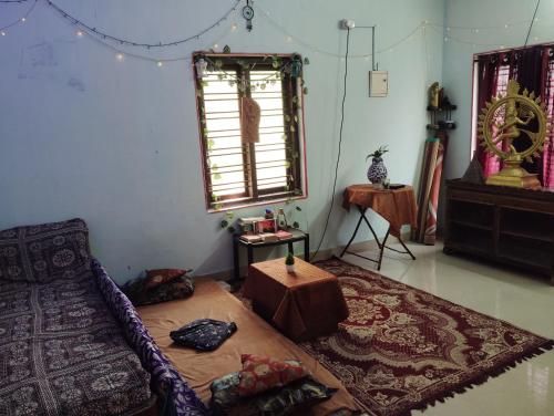 Een zitgedeelte bij Macow nest varkala