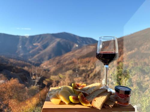 En generel udsigt til bjerge eller udsigt til bjerge taget fra feriehuset