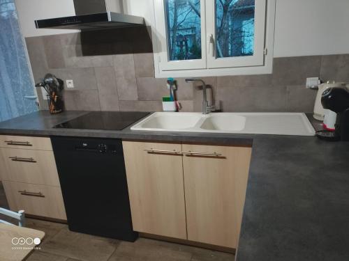 Køkken eller tekøkken på Castorette, au calme, petit déjeuner compris