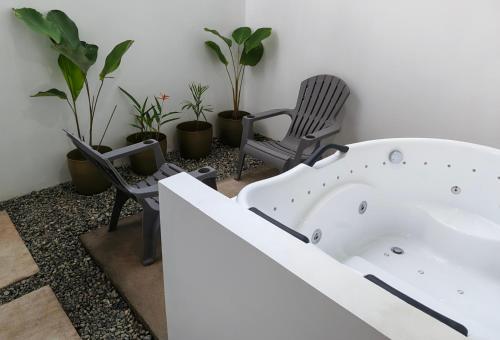 Billede fra billedgalleriet på The Cat And The Kraken Jacuzzi Suites Paliton i Siquijor