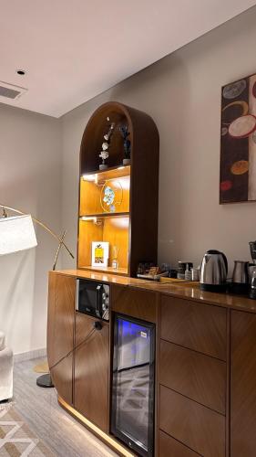 a kitchen with a counter with a microwave at مارڤت للإيجار اليومي in Hafr Al-Batin