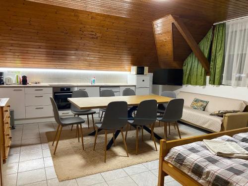 Køkken eller tekøkken på Mária Apartmanház