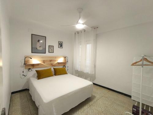 Giường trong phòng chung tại Piso en el corazón de Elche con terraza