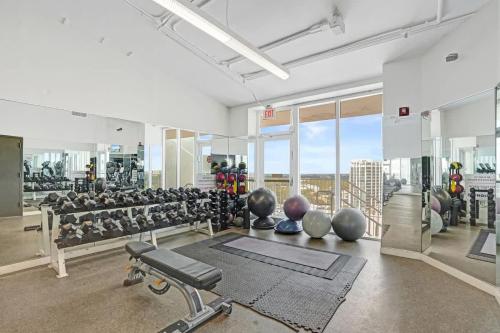 Studio with Bay and City View at The Arya photo 40