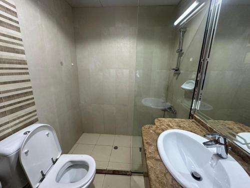 Koupelna v ubytování Central Abu Dhabi Private Room