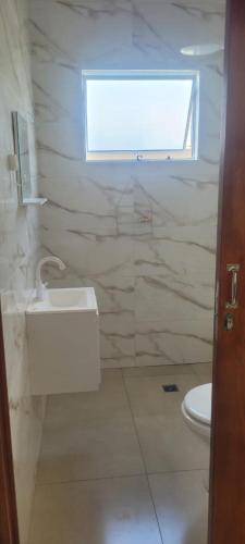a bathroom with a sink and a toilet at Montebelle casa2 in Porangaba