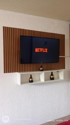 Et tv og/eller underholdning på Kitnet Privativa no Portal de Campos do Jordão