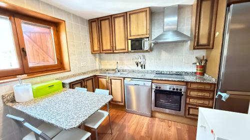 Køkken eller tekøkken på Montlude Apartament