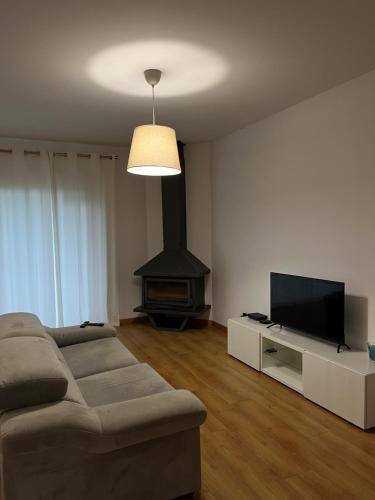 TV/trung tâm giải trí tại Alojamento Local Pando