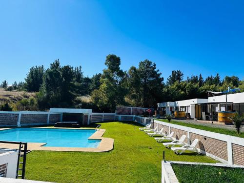 Swimmingpoolen hos eller tæt på Complejo Bosque Escondido