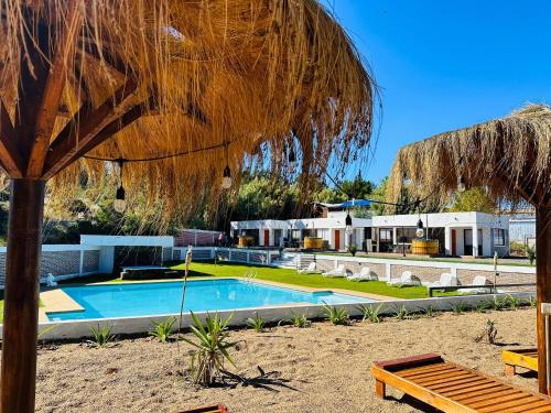 Swimmingpoolen hos eller tæt på Complejo Bosque Escondido