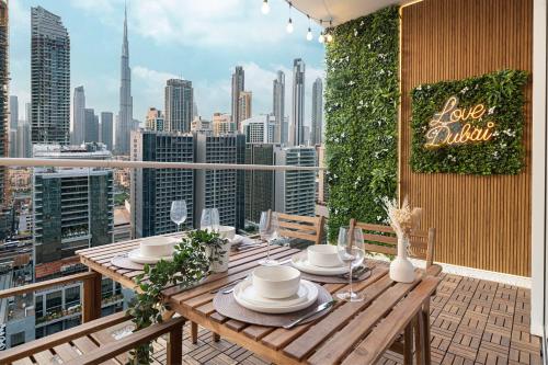 Designer 2BR with Burj View 5 Min to Dubai Mall