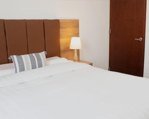 Een bed of bedden in een kamer bij Hostal Llampayec