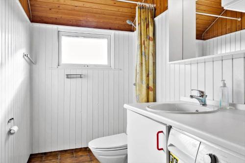 Et badeværelse på 323-Thisted-Pighvarvej-27