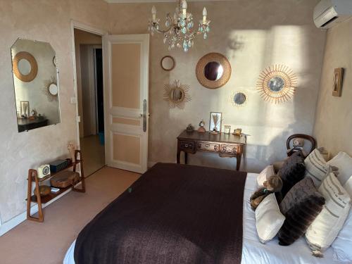 Grande Villa bord de mer, face au port Santa Lucia