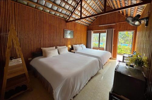 Postel nebo postele na pokoji v ubytování Tràng An Valley Retreat