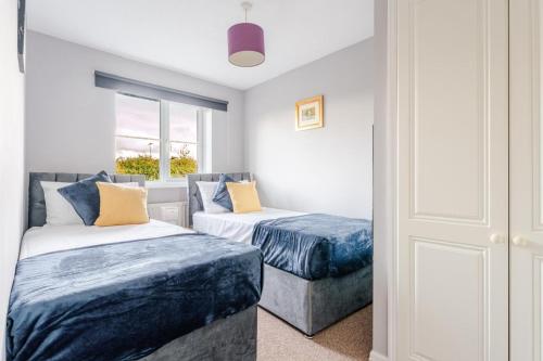 Modern Three Bedroom House Free parking wifi photo 13