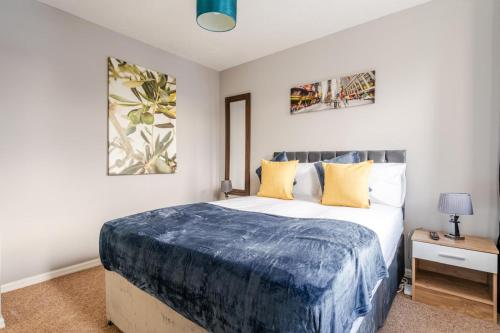 Modern Three Bedroom House Free parking wifi photo 8
