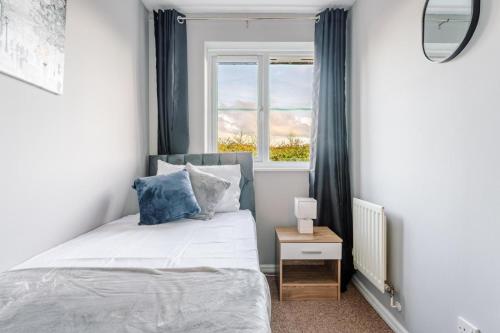 Modern Three Bedroom House Free parking wifi photo 21